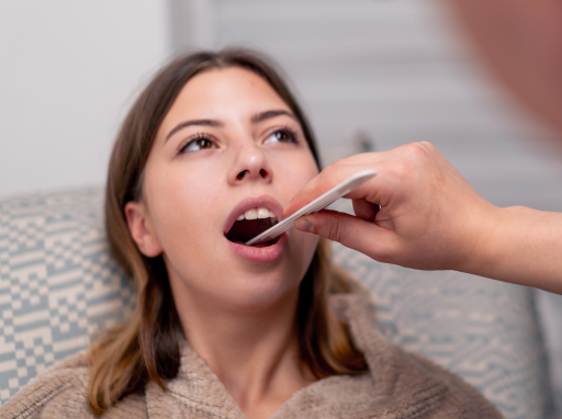 img-oral-pathology-diagnosis-and-treatment-What Symptoms Might Indicate a Need for Oral Patholo